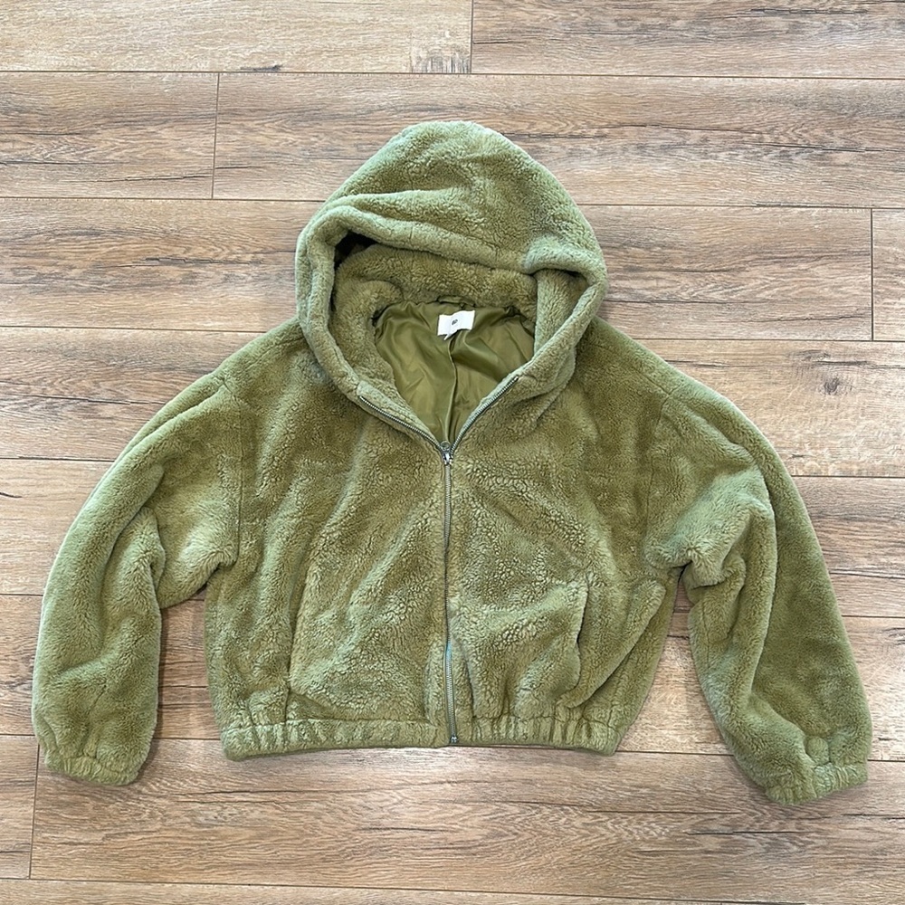 Brass Plum BP Cozy Olive Green Faux Fur Hoodie Size Medium
